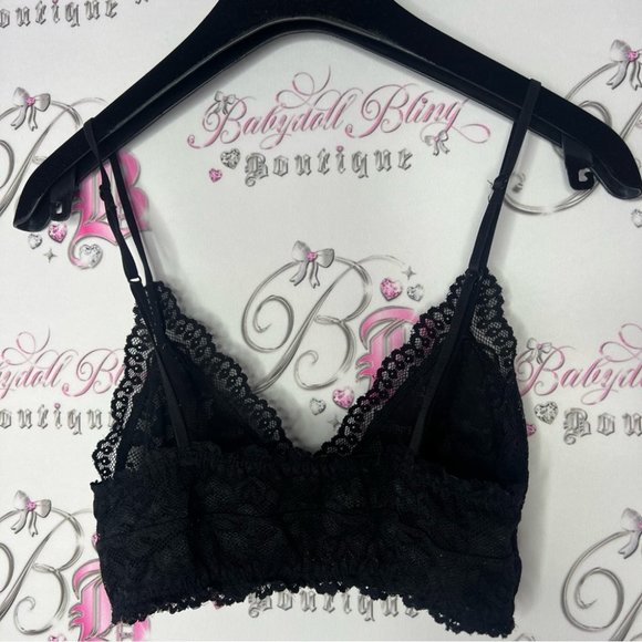 Talula Aritzia bra lace black bralette stretchy floral sexy comfy lounge - Picture 3 of 7